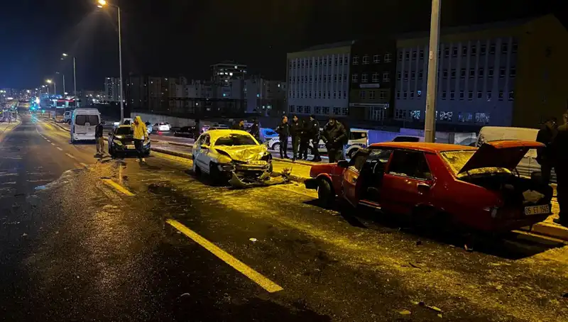 Kayseri'de Feci Kazada 11 Araç Birbirine Girdi: Can Kaybı Olmadı!