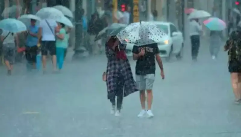 İstanbul'da Sağanak Yağış ve Yangın Bölgesinde Fırtına Beklentisi