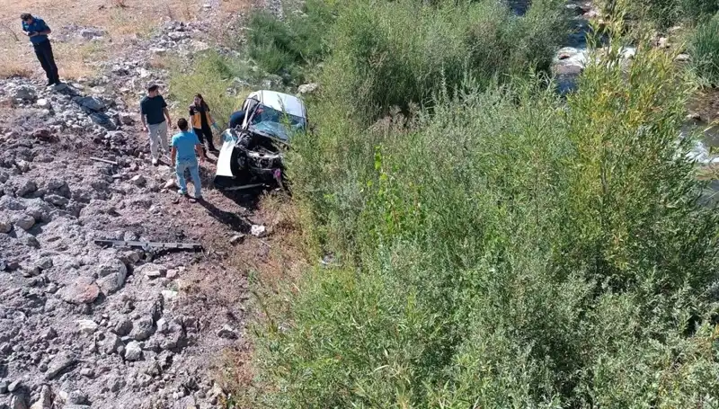 Sivas'ta Otomobil Dere Yatağına Uçtu: Facianın Detayları Şoke Etti
