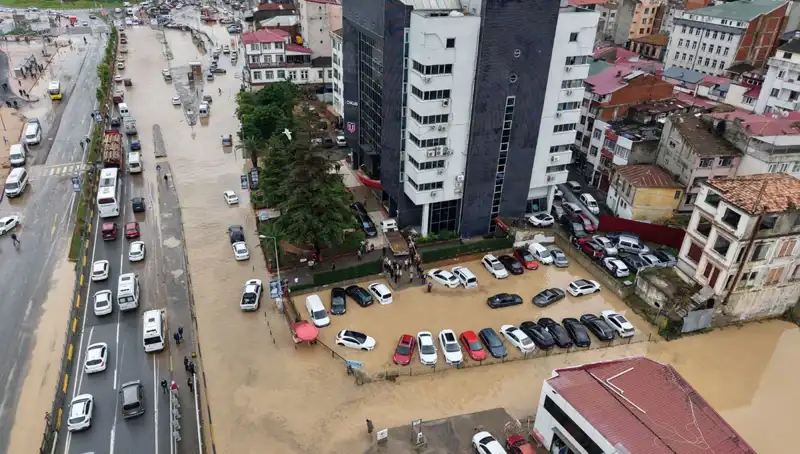 Trabzon'da Sel Felaketi: Aramalar Sürüyor, Kayıp Kişi Hala Bulunamadı!