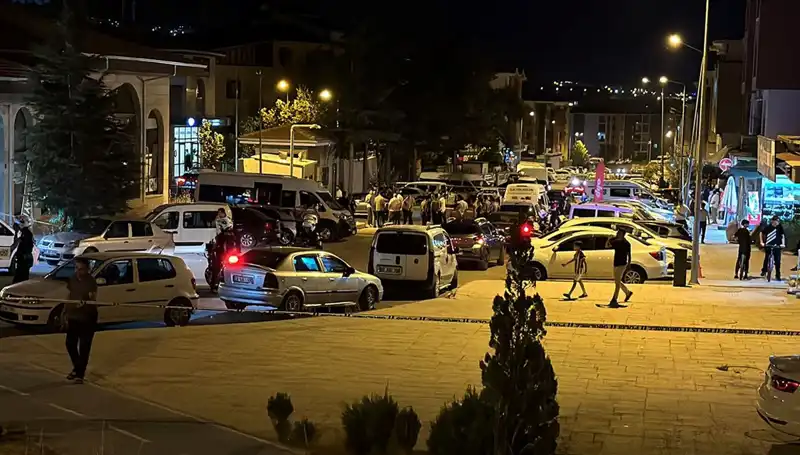 Kavga Eden İki Aile: Sokak Ortasında Korku Dolu Anlar!
