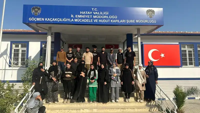 Güvenlik Güçleri, Minibüste 24 Göçmeni Yakaladı: Detaylar Ortaya Çıktı