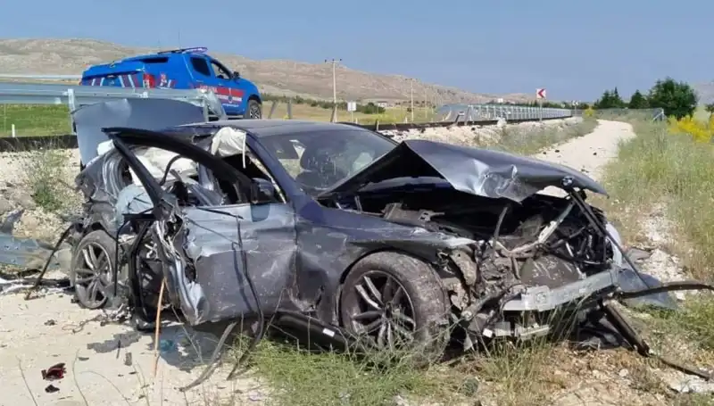 Sivas'ta İki Ayrı Trafik Kazası: 9 Yaralı, Hayat Kaldığı Yerden Devam Ediyor