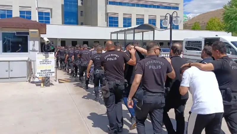 Ankara'da Tehditlerle Haraç Kesmeden Operasyona: Avukatlar da Çetenin İçinde Çıktı!