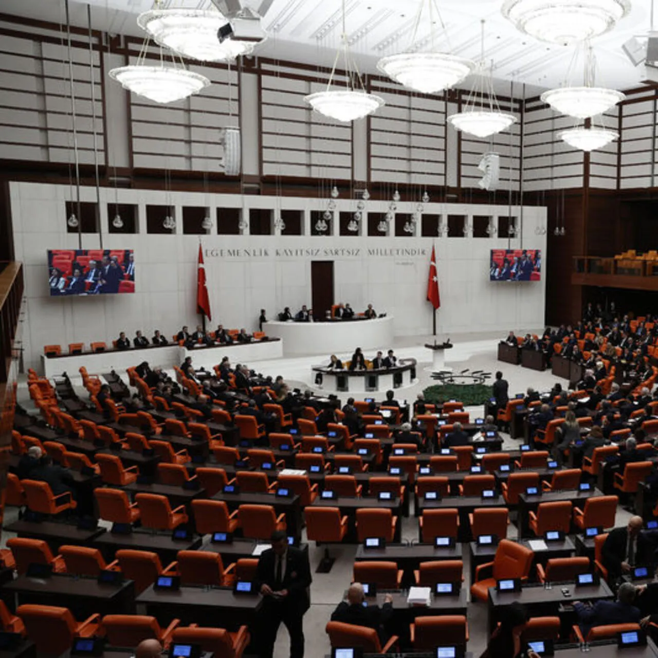 Yeni Dokunulmazlık Dosyaları Meclis Gündeminde: Milletvekilleri Hakkındaki İddialar Tartışılıyor