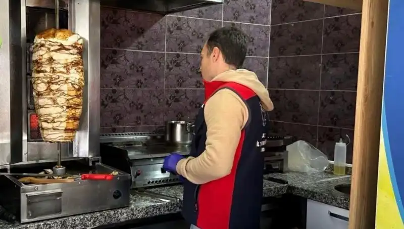 Tavuk Döner Alarmı: İşletmelere Yönelik Baskınların Ardındaki Gerçekler