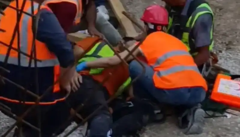 Adana'da İnşaatta Yaşanan Kaza: İki İşçi Yaralandı