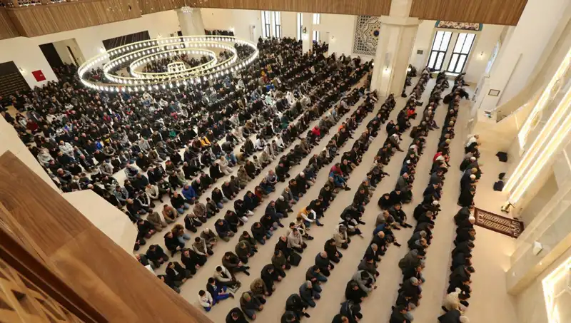 Cuma Namazı 4 Nisan 2025 Saatleri: İstanbul, Ankara, İzmir ve Diğer Şehirler